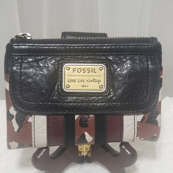 Fossil Handbags - Fossil Emory Leather Wallet SL4944